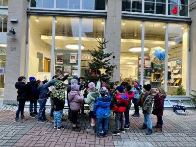 Bei der Weihnachtsbaum-Aktion in der Innenstadt